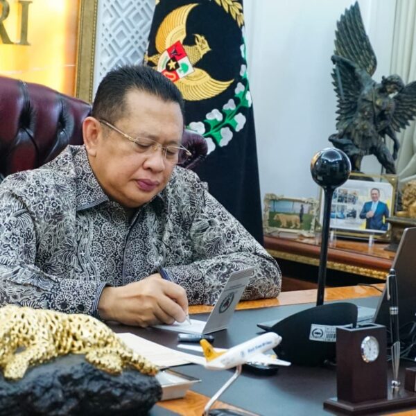 Dihadapan Wisudawan Universitas Terbuka, Ketua MPR RI Bamsoet…