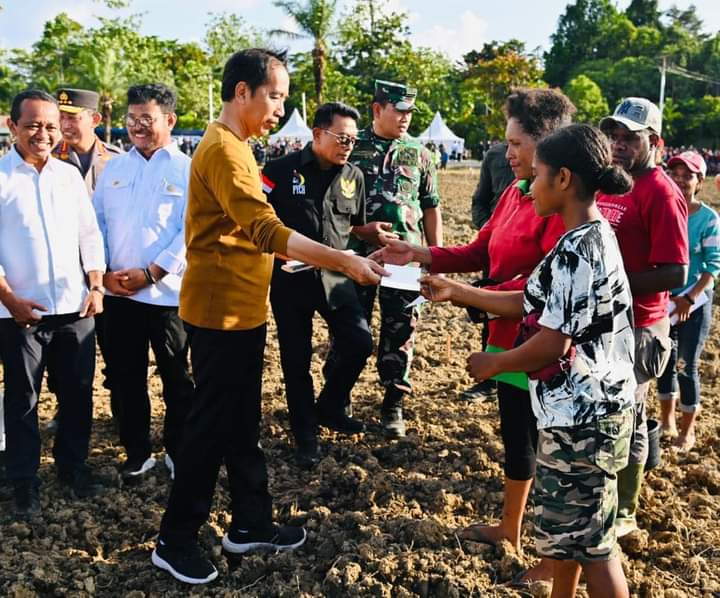 Presiden Jokowi Tinjau Food…