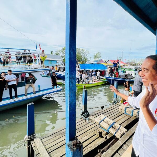 Kunjungi Desa Pajukukang, Presiden Tampung dan Serap Aspirasi Para Nelayan