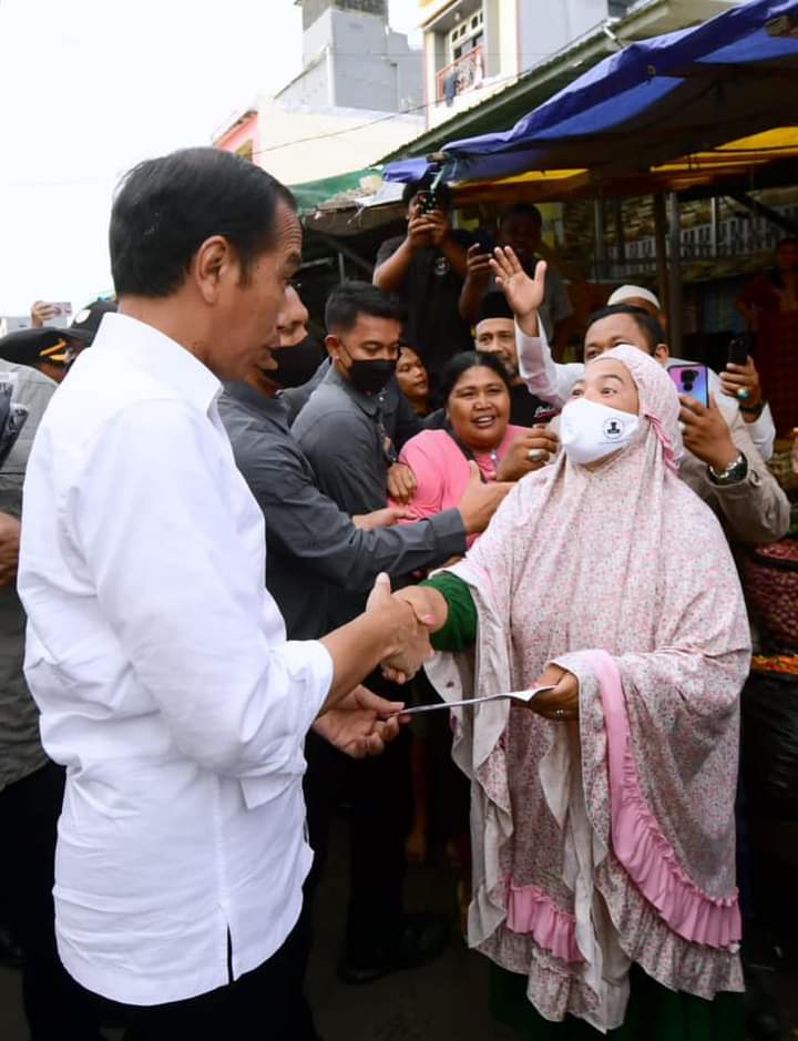 Ngabuburit di Makassar, Presiden Jokowi Kunjungi Pasar Terong