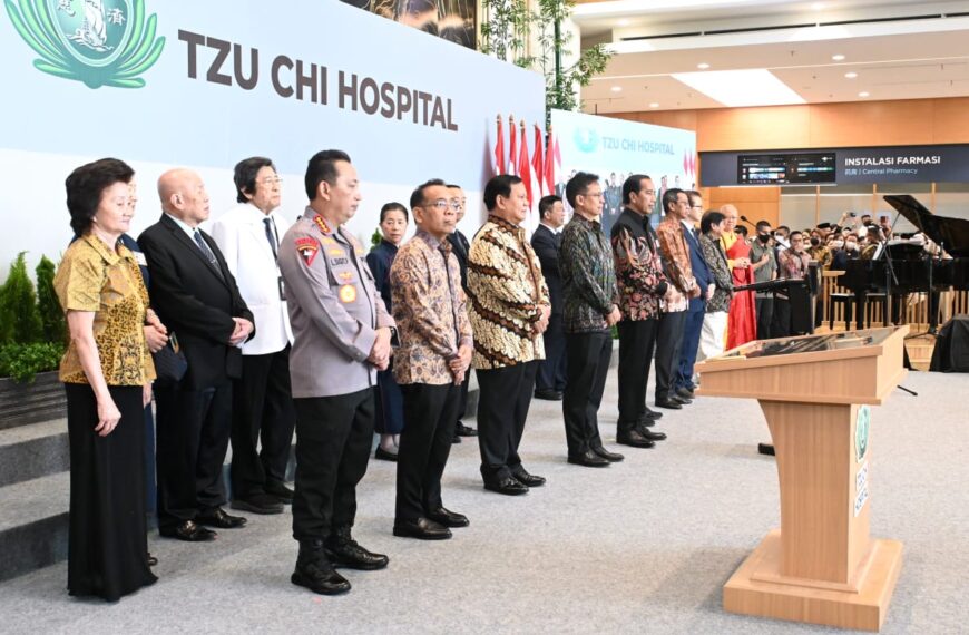 Menhan Prabowo Dampingi Presiden Jokowi Resmikan Tzu Chi Hospital 