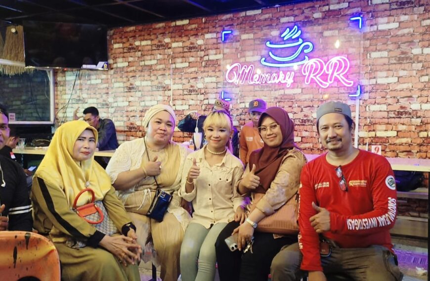 Calon Bintang KDI Makassar, Andini Barbie Berkunjung Ke Cafe Memory…