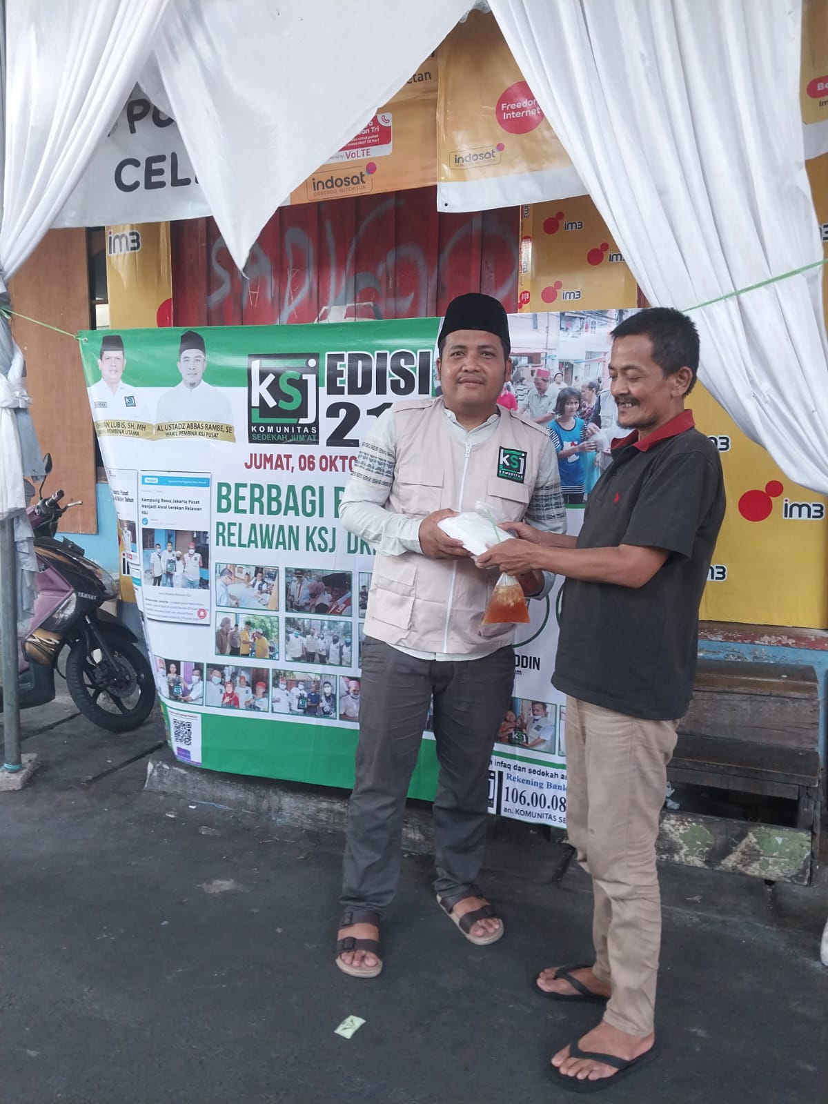 Edisi 217, Relawan KSJ Jakarta Pusat berbagi Seratusan Nasi Kotak
