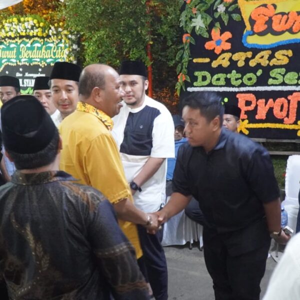Dari Jakarta Syah Afandin Dampingi Jenazah Dato’ Sri Syamsul Arifin Hingga ke Rumah Duka di Medan