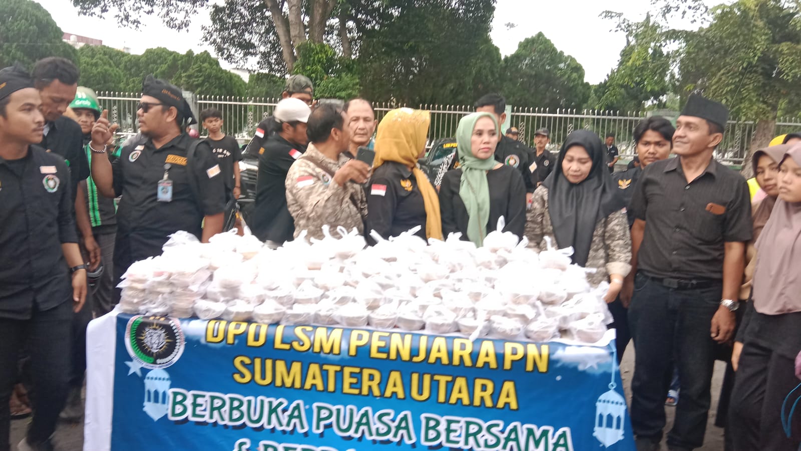 Ramadhan Penuh Berkah DPD LSM Penjara PN Sumut Berbagi Takjil Dan Sembako bagi Yatim. 