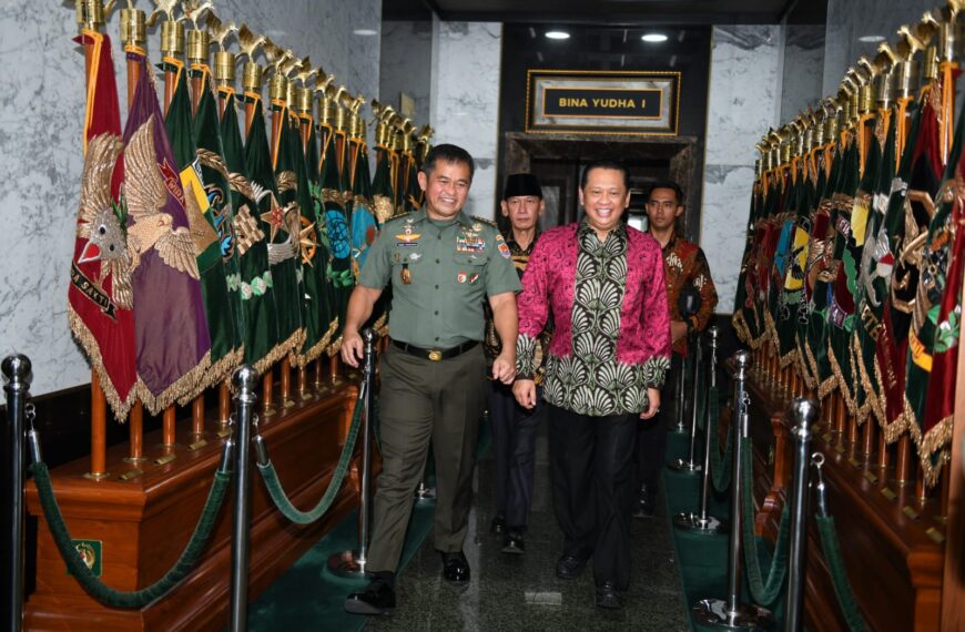 Perkuat Sinergi TNI AD Dan MPR, Kasad Terima…