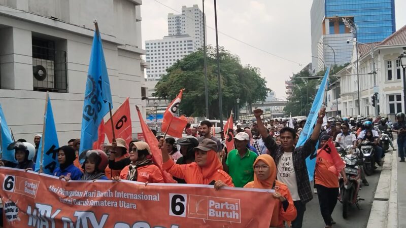 May Day 2024, Exco Partai Buruh Sumut Unjuk Rasa Didepan Kantor DPRD Provinsi Sumatera Utara 