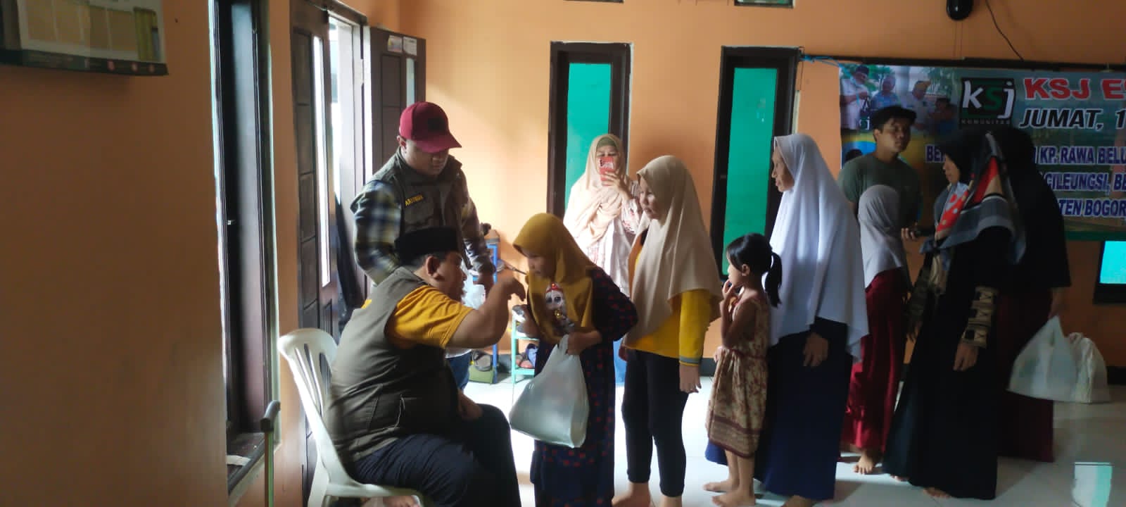 Relawan KSJ Kabupaten Bogor Salurkan Puluhan Paket Sedekah Untuk Yatim…
