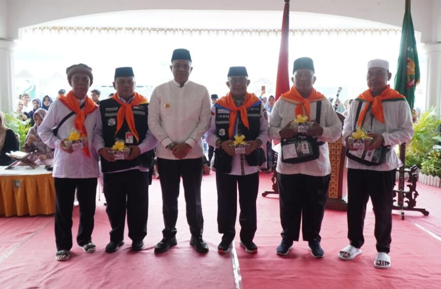 Pj Bupati Langkat H.M.Faisal Hasrimy Lepas 462 Jemaah JCH Kabupaten…