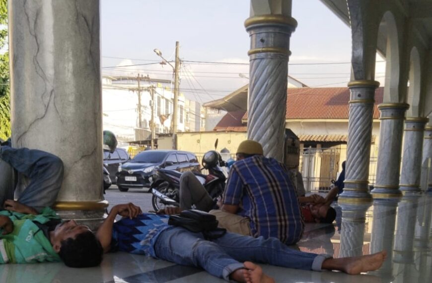 Menelisik Keindahan Spiritual di Pelataran Masjid Nurul Iman Pasar 2…