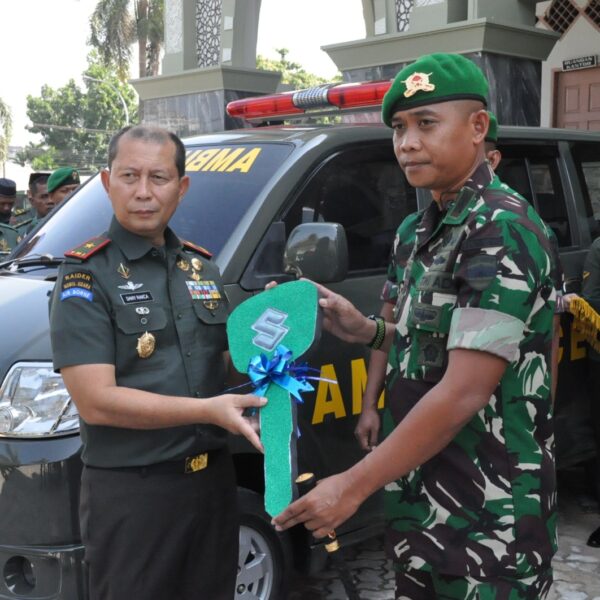 Demi Meningkatkan Pelayanan Kesehatan dan Respon Cepat Brigjen TNI Dany Rakca,Serahan Mobil Ambulans Kepada Yonif 132/BS 
